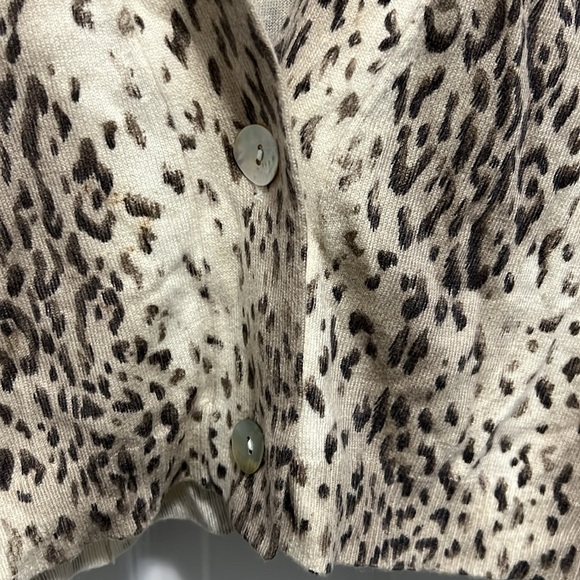 Chico’s lightweight sweater w/2 buttons soft tan  flattering $14 size 3 - Picture 3 of 4